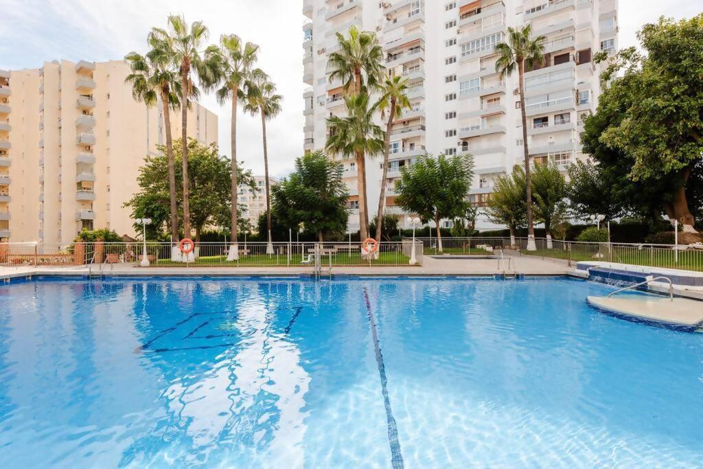 Amplio Con Vistas Al Mar Y Piscina En Benalmadena Lejlighed Eksteriør billede