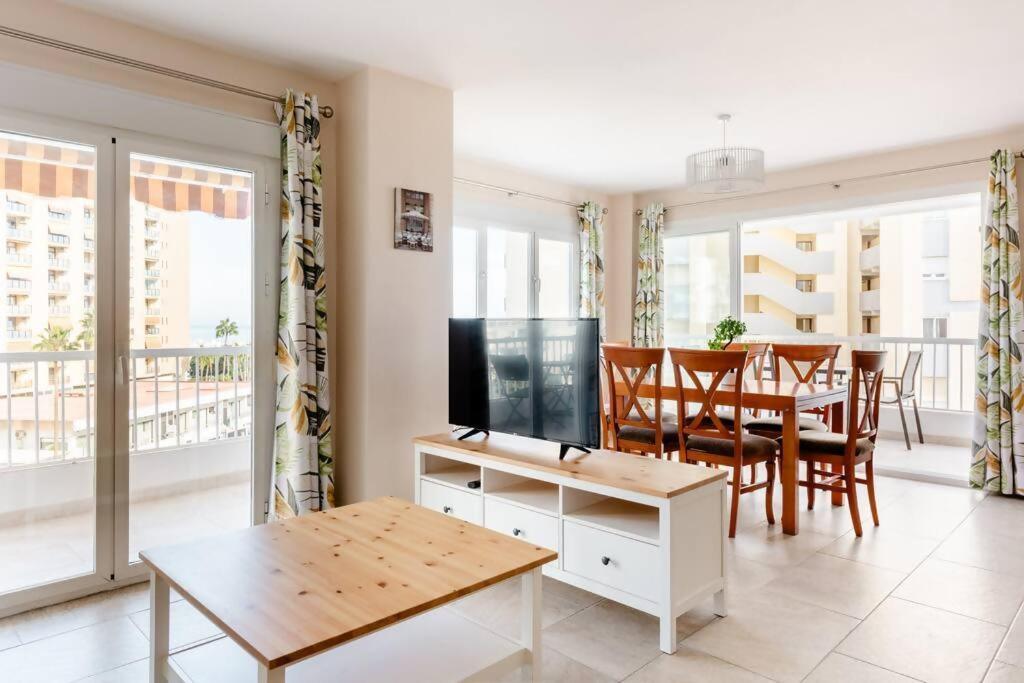 Amplio Con Vistas Al Mar Y Piscina En Benalmadena Lejlighed Eksteriør billede