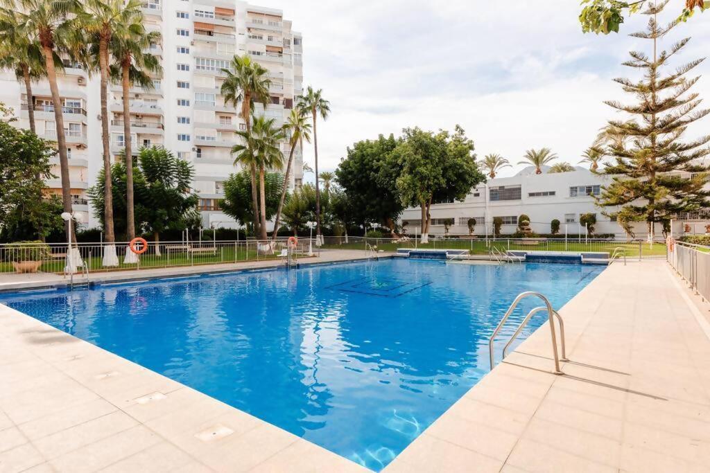 Amplio Con Vistas Al Mar Y Piscina En Benalmadena Lejlighed Eksteriør billede